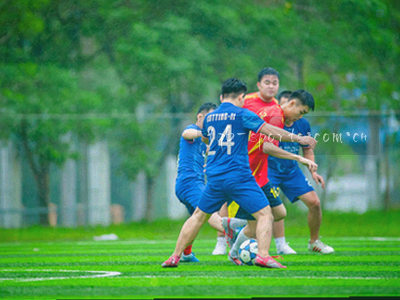 手机屏幕显示谈球吧体育应用界面
